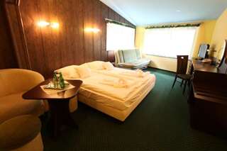 Отель Hotel Arka Spa Висла Двухместный номер с 1 кроватью или 2 отдельными кроватями, вид на горы-6